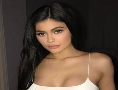 Kylie Jenner: «Φουντώνουν» οι φήμες για το ενδεχόμενο εγκυμοσύνης (φωτό)